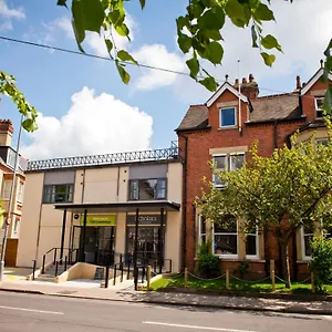 Hostel Yha, CBG